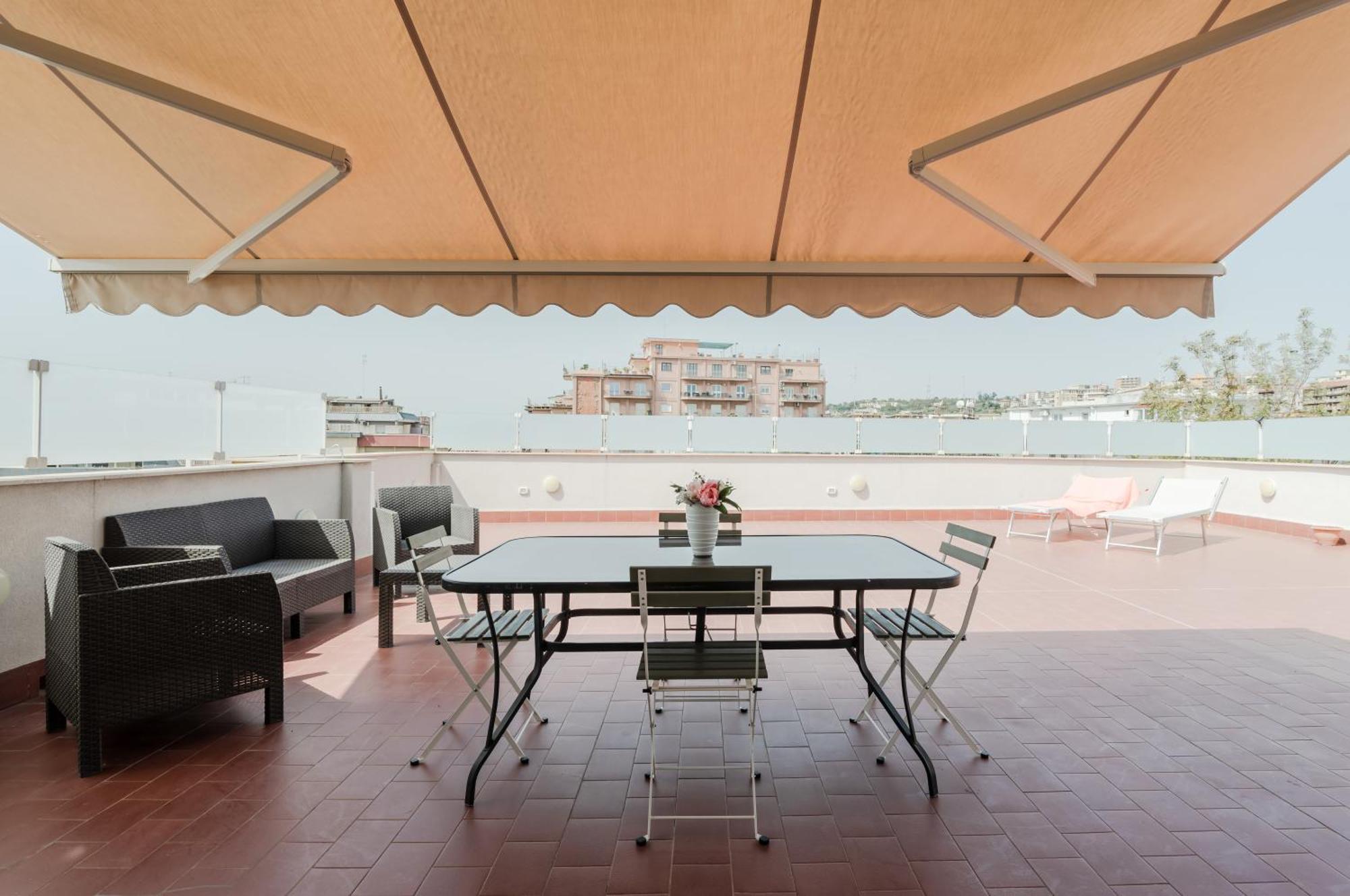 Skyview Terrace: Your Urban Escape * Catánia